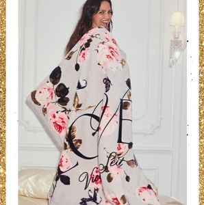 Victorias Secret Sherpa Throw - Love